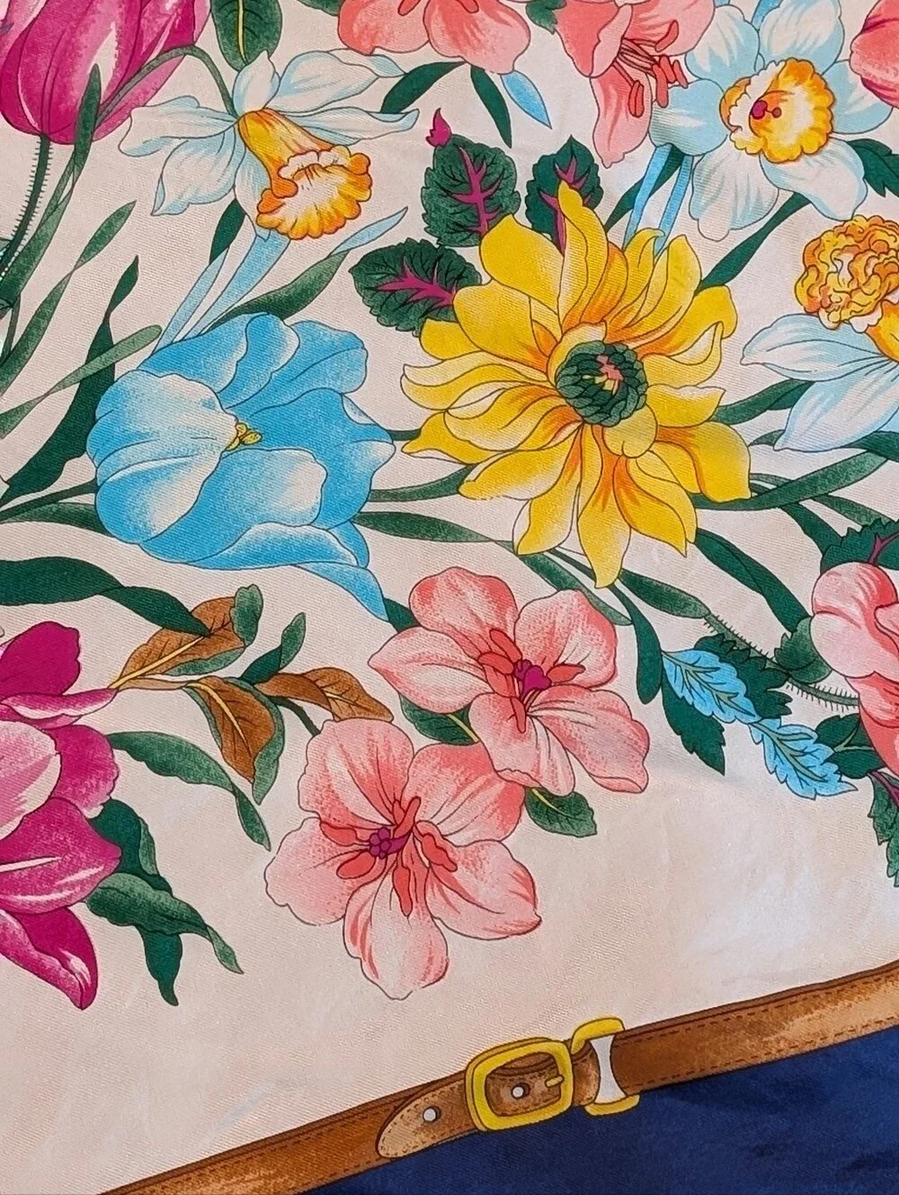 Gucci Brilliant Bright Floral Buckle Pattern 100% Silk Rolled Edges 33.5